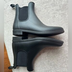 Sam Edelman matte pull on classic rain boot. Size 7. Used only few times.